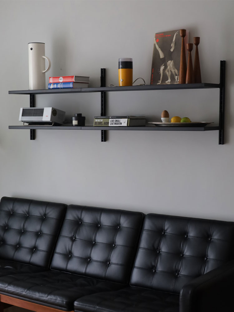 多匣一字层板墙上置物架系统组装