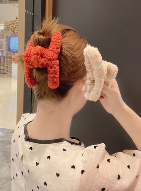 红色本命年抓夹ins韩风羊羔毛绒绒大号抓夹大号鲨鱼夹后脑勺盘发