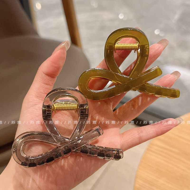 高级感蝴蝶结盘发鲨鱼夹半扎发抓