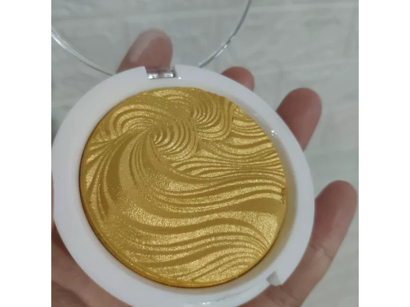 鎏金色高光舞台妆金色带闪亮珠光金属色土豆泥眼影烤粉舞台妆走秀