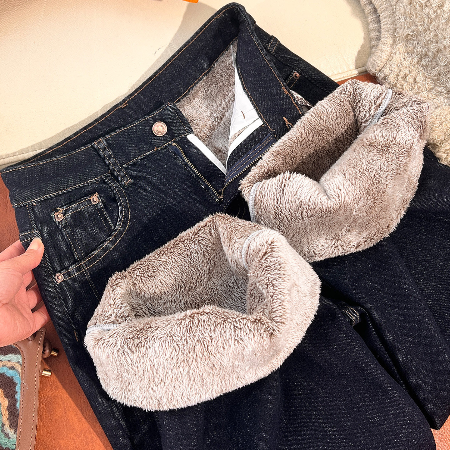 加绒加厚窄版阔腿牛仔裤女冬季新款宽松遮肉羊羔毛九分直筒奶奶裤