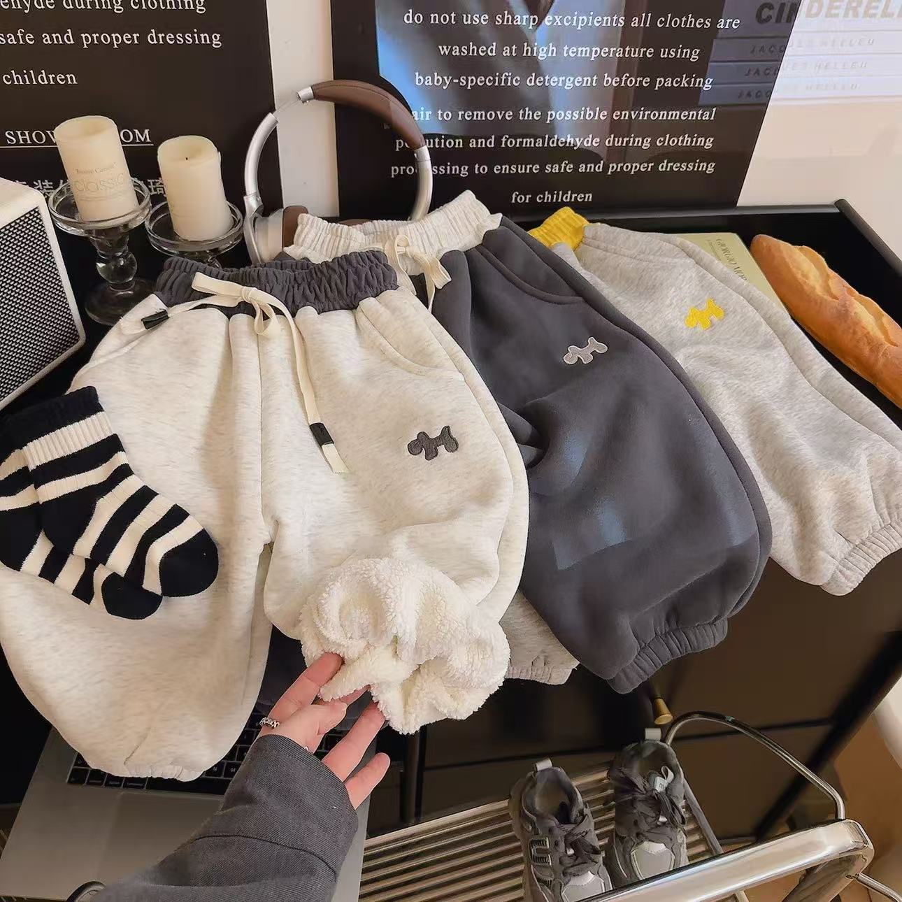 2025冬季新款一体绒卡通束腿裤