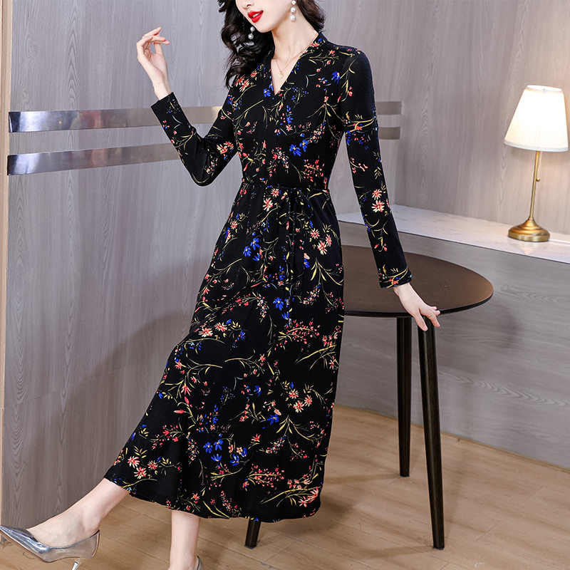 易菲妍女装官方旗舰店正品连衣裙气质碎花V领双面针织裙2025秋冬