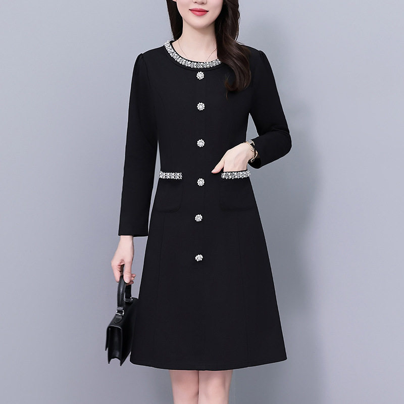 易菲妍女装官方旗舰店正品连衣裙法式高级感烫钻小黑裙2025秋季新