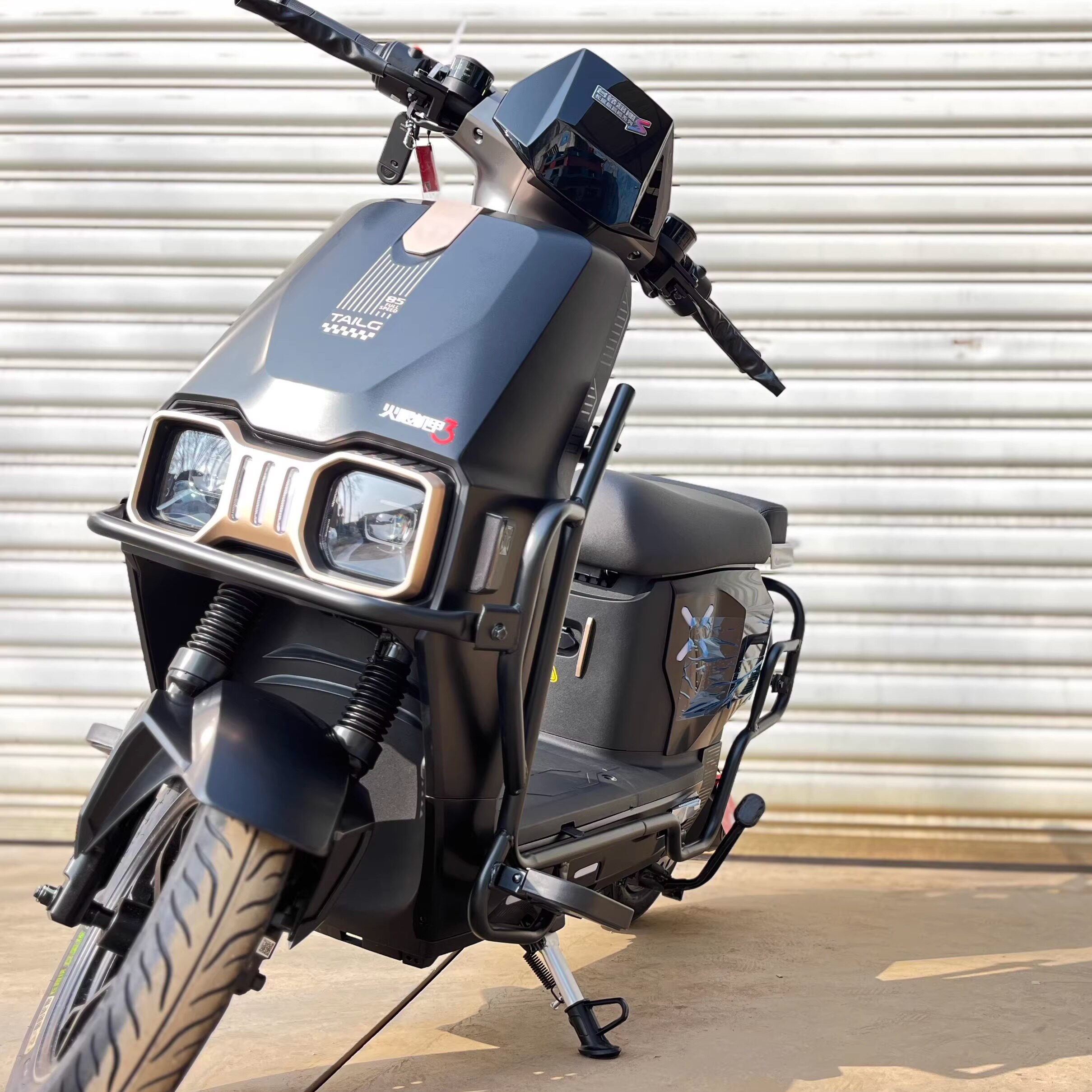 适用台铃赤兔新新国标电自版AB座护杠保险杠尾架货架改装配件