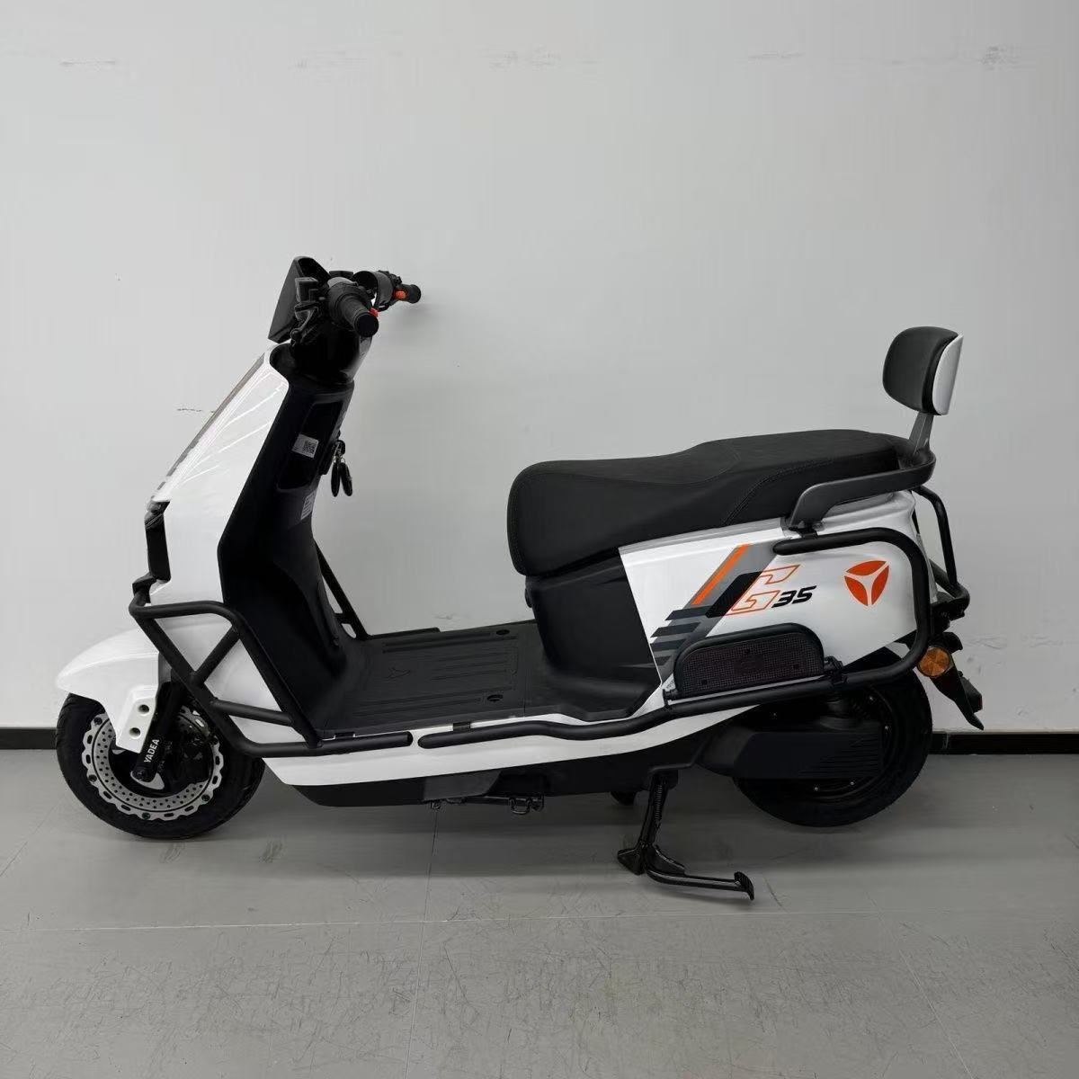 适用于雅迪G35-M电动车保护杠加厚保险杠后货架改装配件G35后脚踏