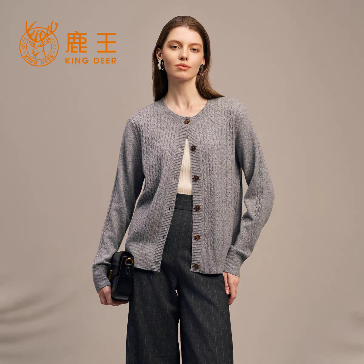 鹿王100%山羊绒女圆领开衫麻花针织秋冬季百搭保暖纯色单排扣外套