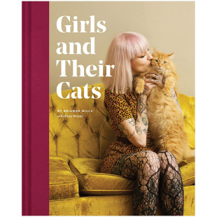and 猫摄影集进口原版 Their 女孩和她们 Cats Girls
