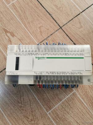 TM218LDA40DR4PHN施耐德PLC充新，功能正常实