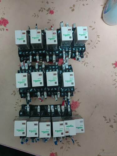 施耐德继电器RXM4LB2P7，14个脚，有九个，RXM2L