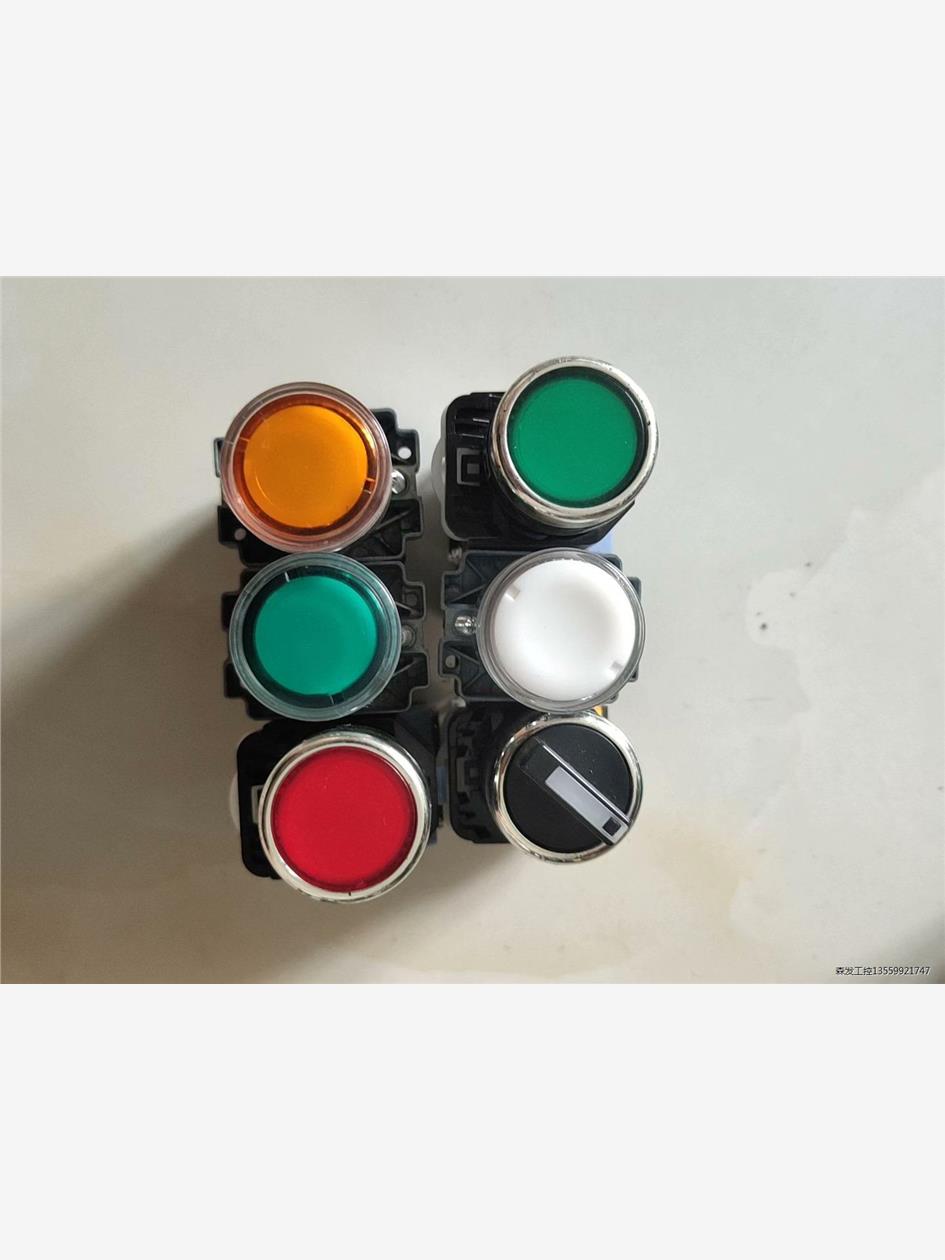 施耐德启停按钮，点触按钮，旋扭开关，需要联系.30一个，包好