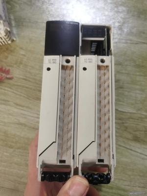 施耐德PLC，TSXAEY414，实物图两个，有个少前盖子，议价商品