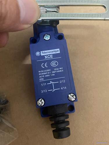 施耐德极限开关XCE145 全新原装 库存8台.单价35元直议价商品
