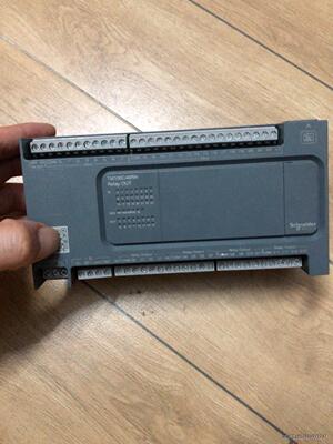 施耐德PLC型号TM100C32RN，成色如图实物拍照