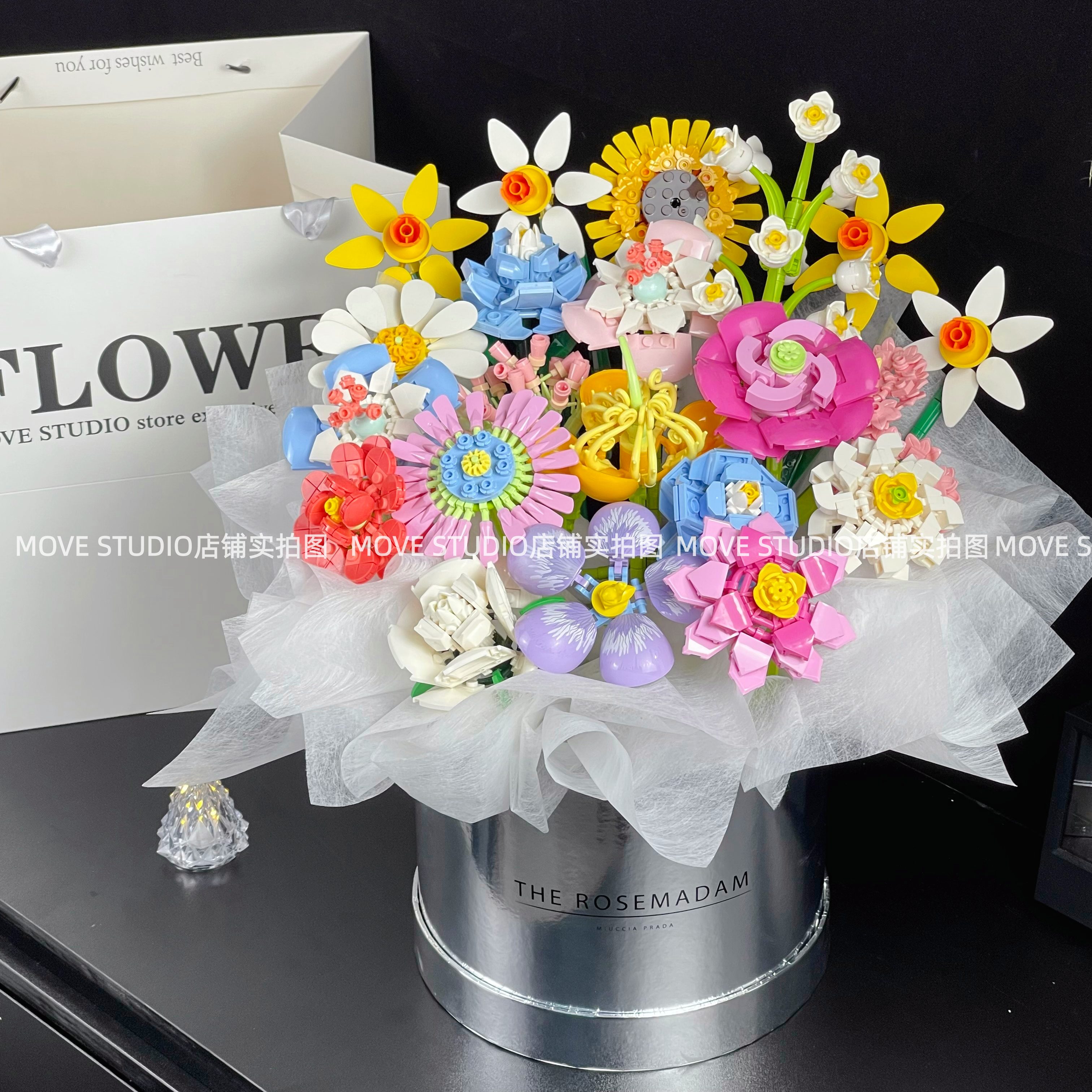 2025新款DIY积木花束抱抱桶永生玫瑰花拼装摆件系列女 情人节礼物