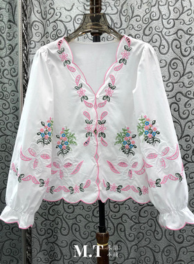 米兰小镇南油高版欧货镂空豆角花刺绣V领系纽扣长袖衬衣小衫女C31