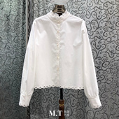 米兰小镇南油高版 温婉简洁净色下摆镂空珍珠扣荷叶立领白衬衫 L20