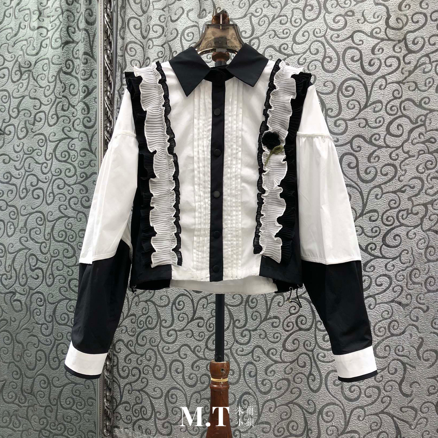 米兰小镇南油高版欧货木耳压褶撞色翻领门襟打条下摆抽绳衬衫K22