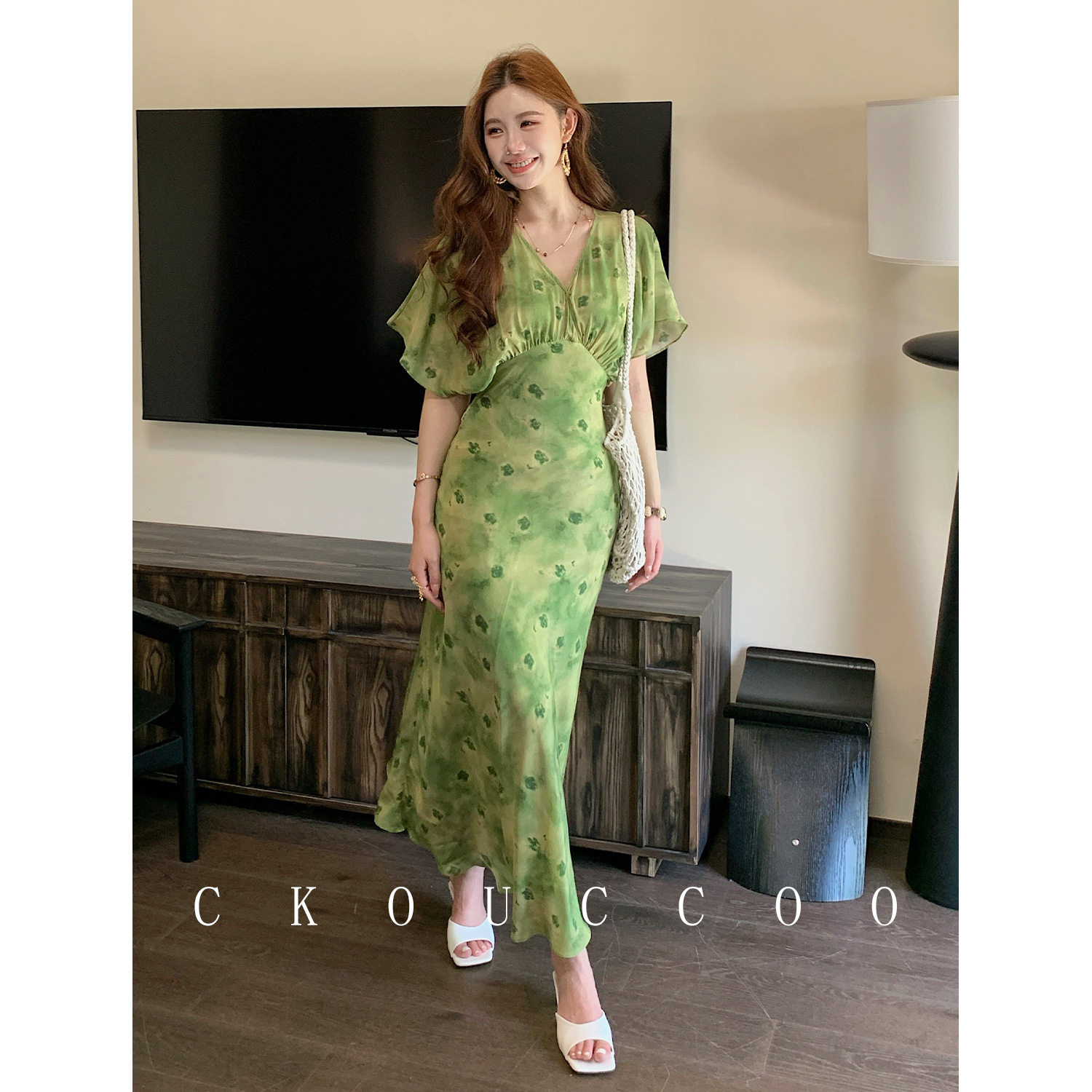 茶歇系慵懒风印花桑蚕丝真丝连衣裙女V领彩色多巴胺飞袖长裙