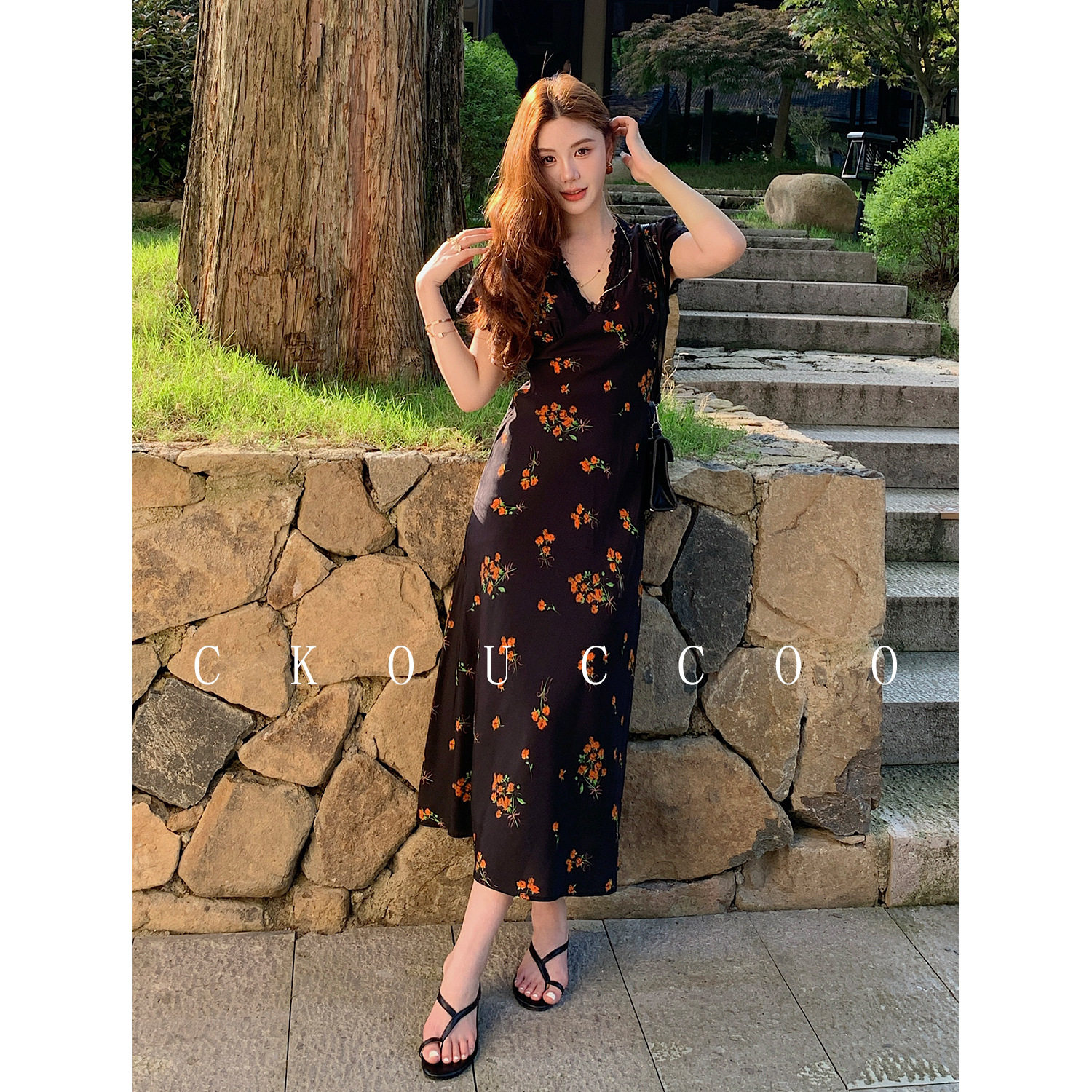 荣太朦胧黑底桔花蕾丝V领桑蚕丝真丝连衣裙女飞袖修身A字鱼尾裙子