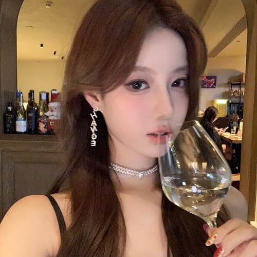 贵贵小香金色字母长款流苏耳环