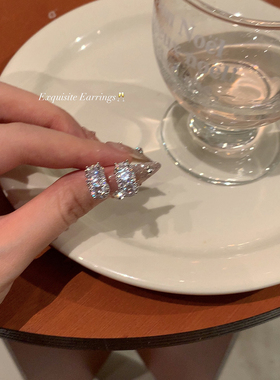 满分精致简约锆石耳钉