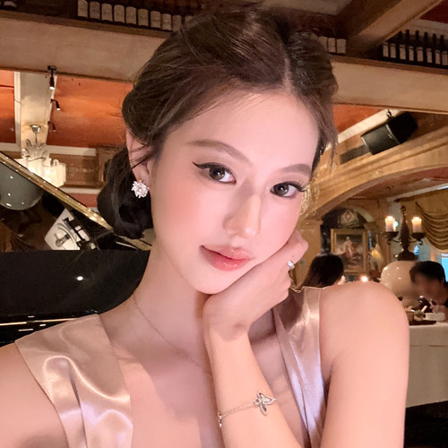 纯欲Lady精致珍珠花朵耳环