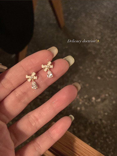 peachtea精致通勤款蝴蝶结耳钉