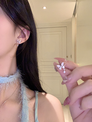 peachtea精致锆石蝴蝶耳钉