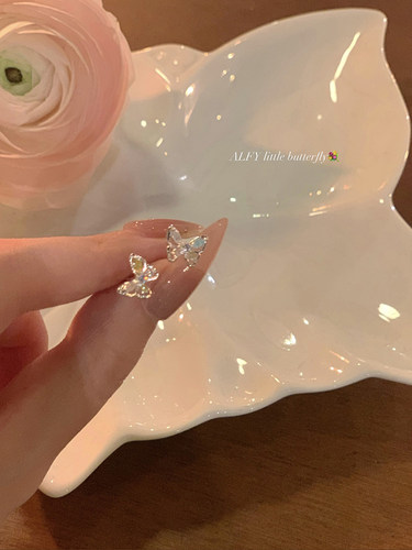peachtea彩色蝴蝶小耳钉