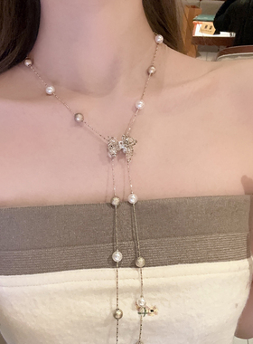 浅钛金镂空蝴蝶结珍珠项链