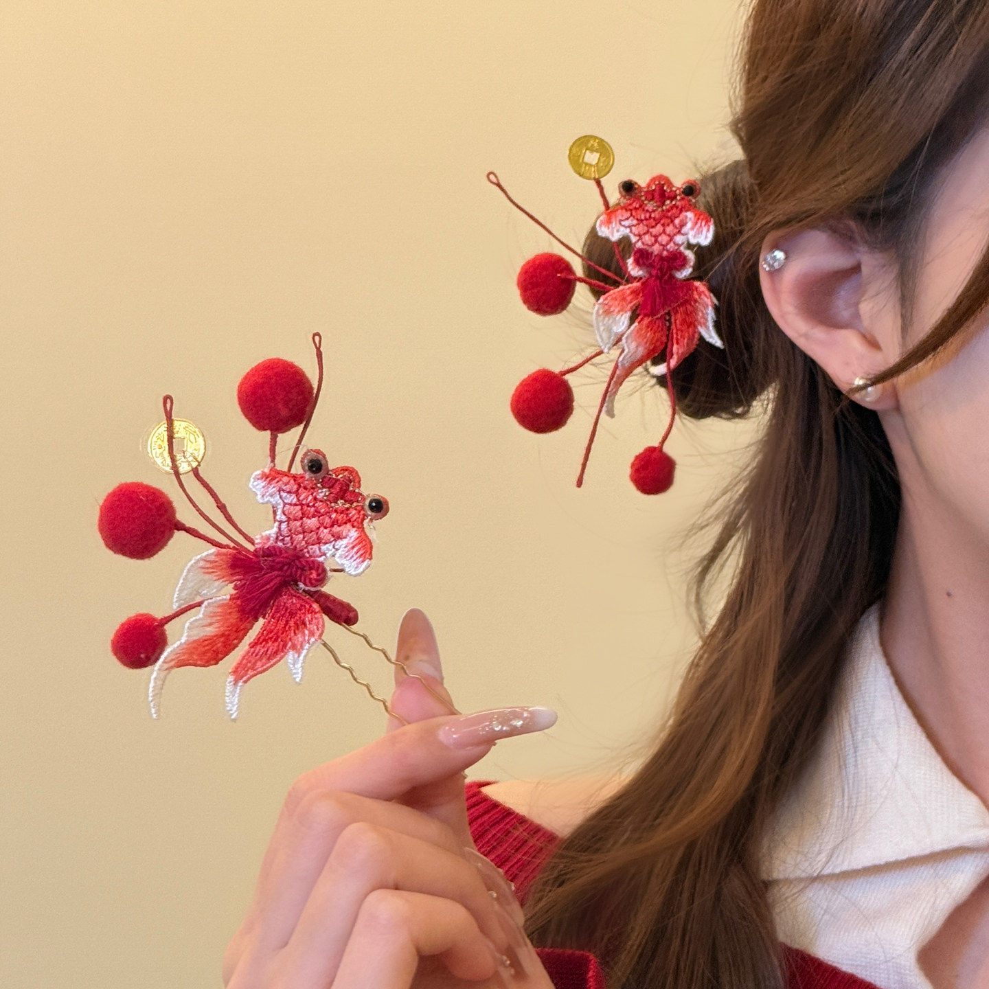 【蜜桃茶】好运锦鲤 过新年红色毛球锦鲤发簪新中式古风汉服头饰,饰品/流行首饰/时尚饰品新,发饰,淘宝优惠券,粉丝福利购,淘宝优惠卷