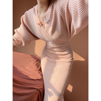 温柔风包臀裙针织纯色V领