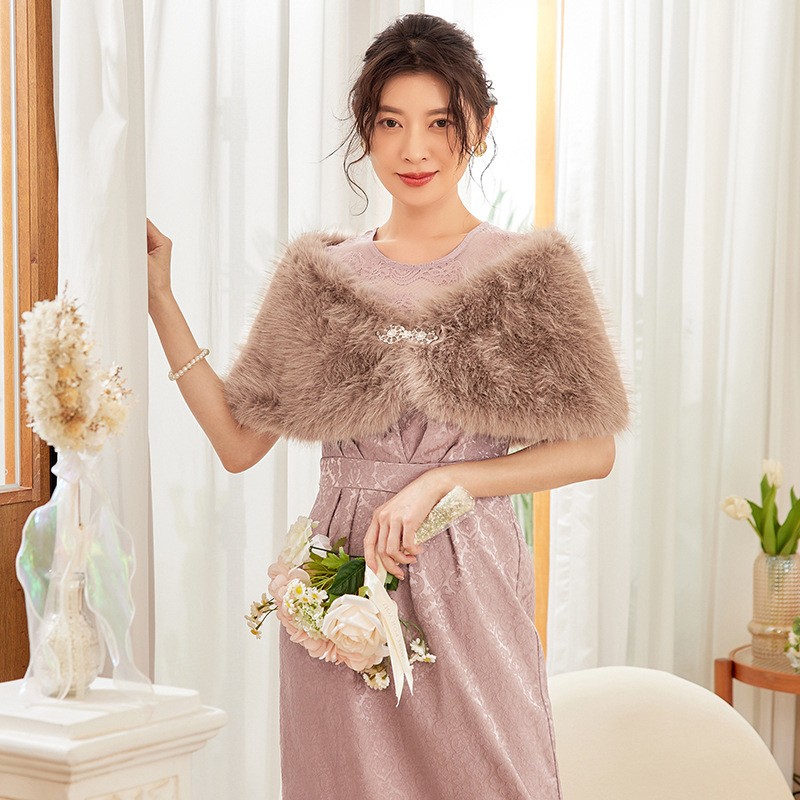 冬季新款仿皮草毛毛披肩女士结婚新娘斗蓬婚礼披风伴娘服外搭2298