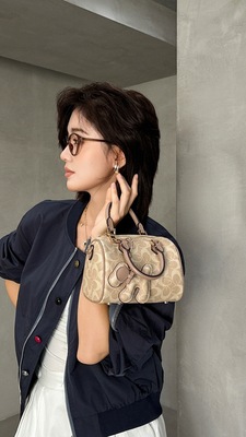 新款真皮波士顿枕头包