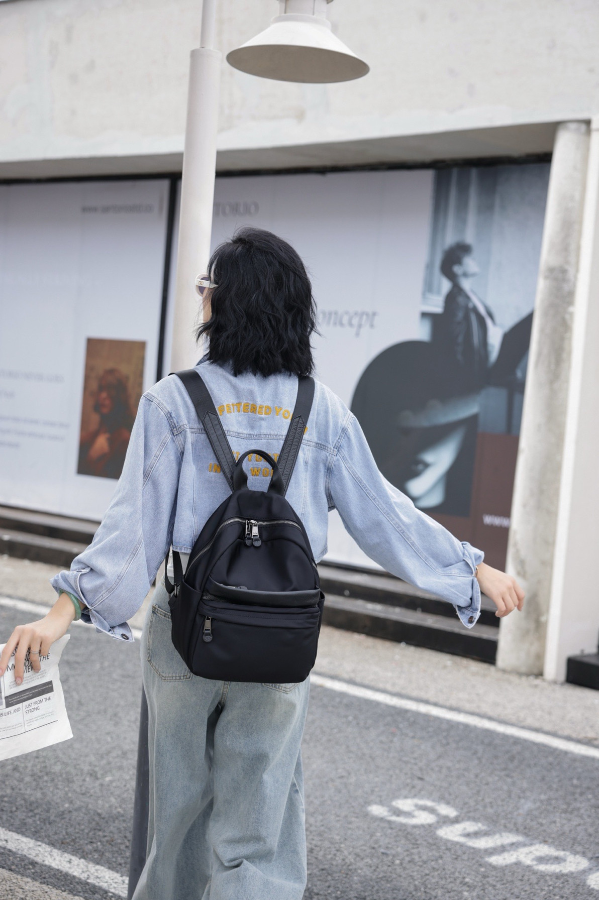 潮牌双肩包女2025新款时尚轻便大容量书包牛津布旅行背包通勤女包