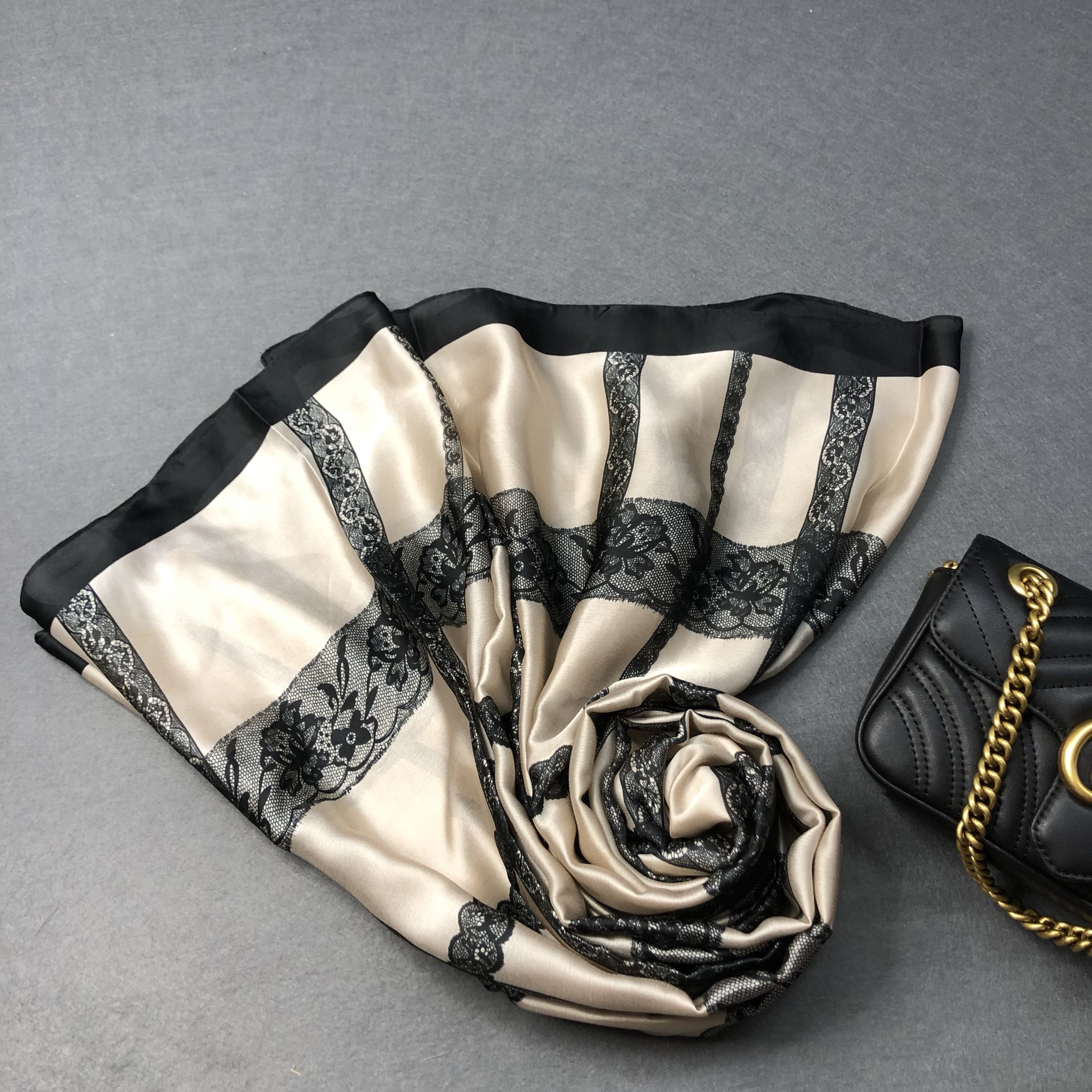 艾米家防晒旅游披肩蕾丝印花变色围巾送专用丝巾扣