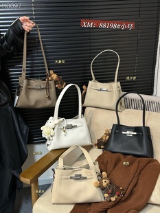 康泰娜荔枝皮质感质感女包2026新款腋下包时髦大气高级通勤斜挎包