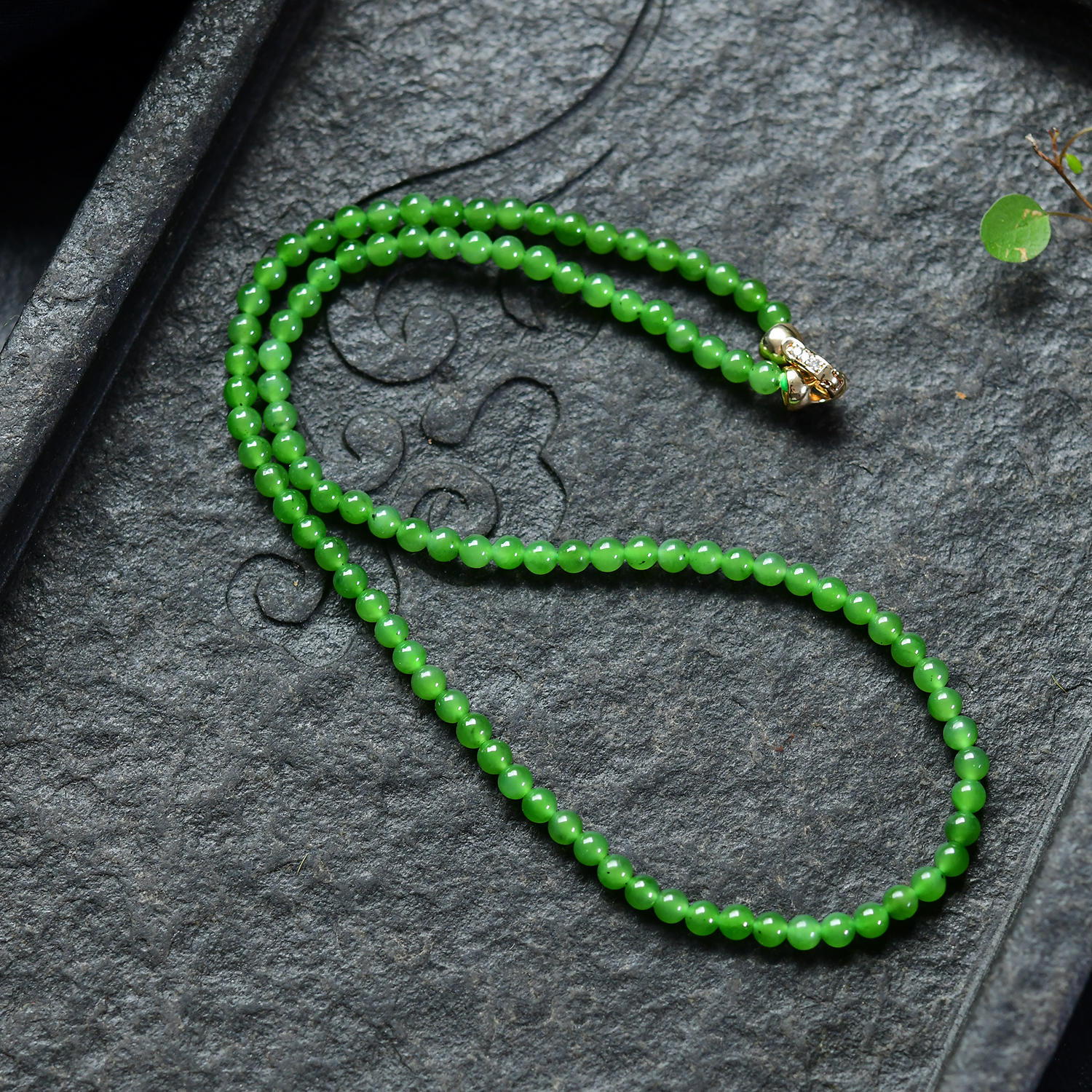 天然俄料和田玉冰底苹果绿4毫米锁骨链项链女神同款珠链小米珠