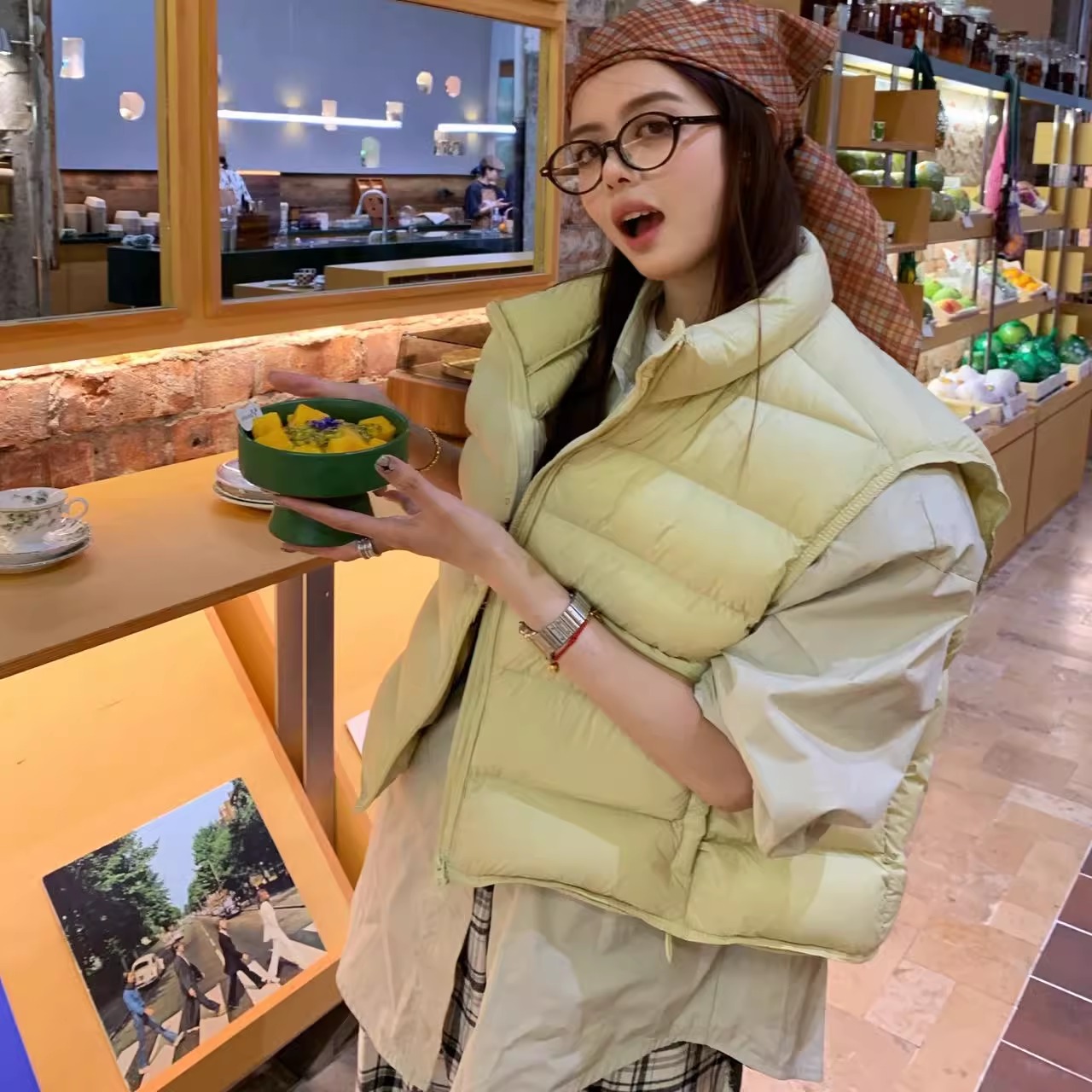 轻便保暖排骨款立领羽绒马甲女短款2025年冬新款洋气保暖坎肩外套