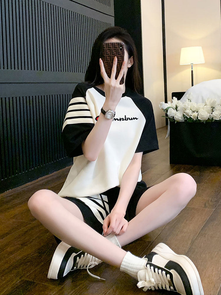 조깅 챔피언 짧은 소매 반바지 정장 여성 여름 2023 새로운 느슨한 서양식 패션 캐주얼 스포츠 투피스 세트