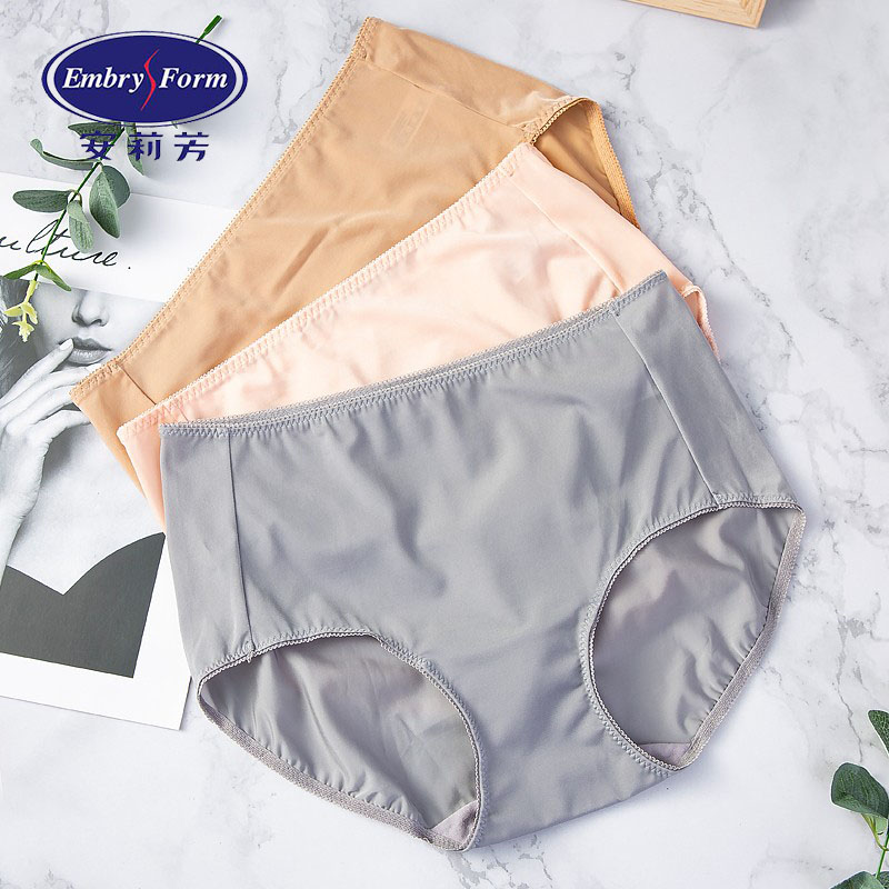 安莉芳细腻丝滑包臀中腰三角裤