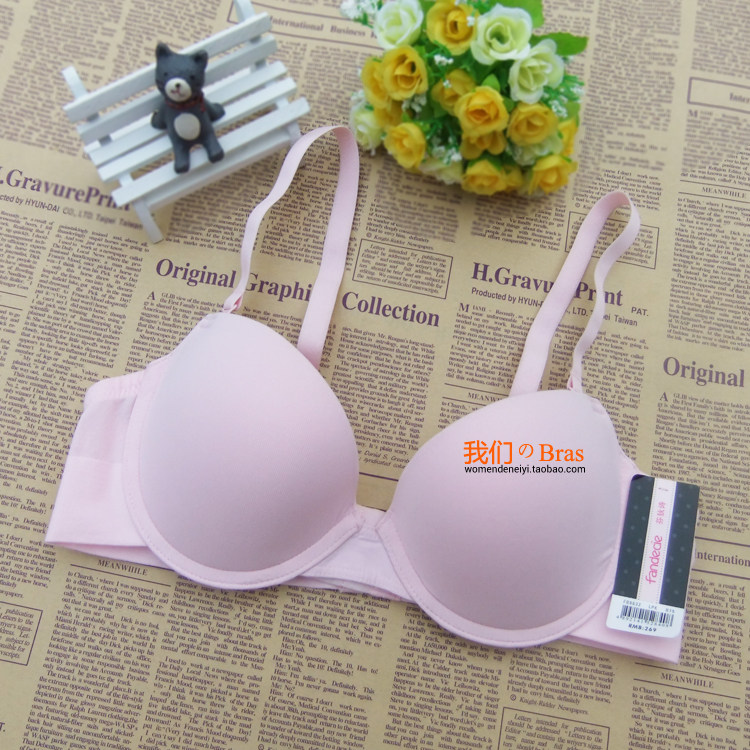 芬狄诗女内衣 上薄下厚杯光面上托聚拢文胸fb8632 断码