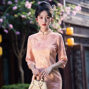 网红女2025新中式改良春季粉色麂皮绒少女年轻款显瘦甜美减龄长款