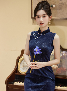 仟金公主春夏新款新中式蓝紫色无袖单层丝绒压花简约大气长款旗袍