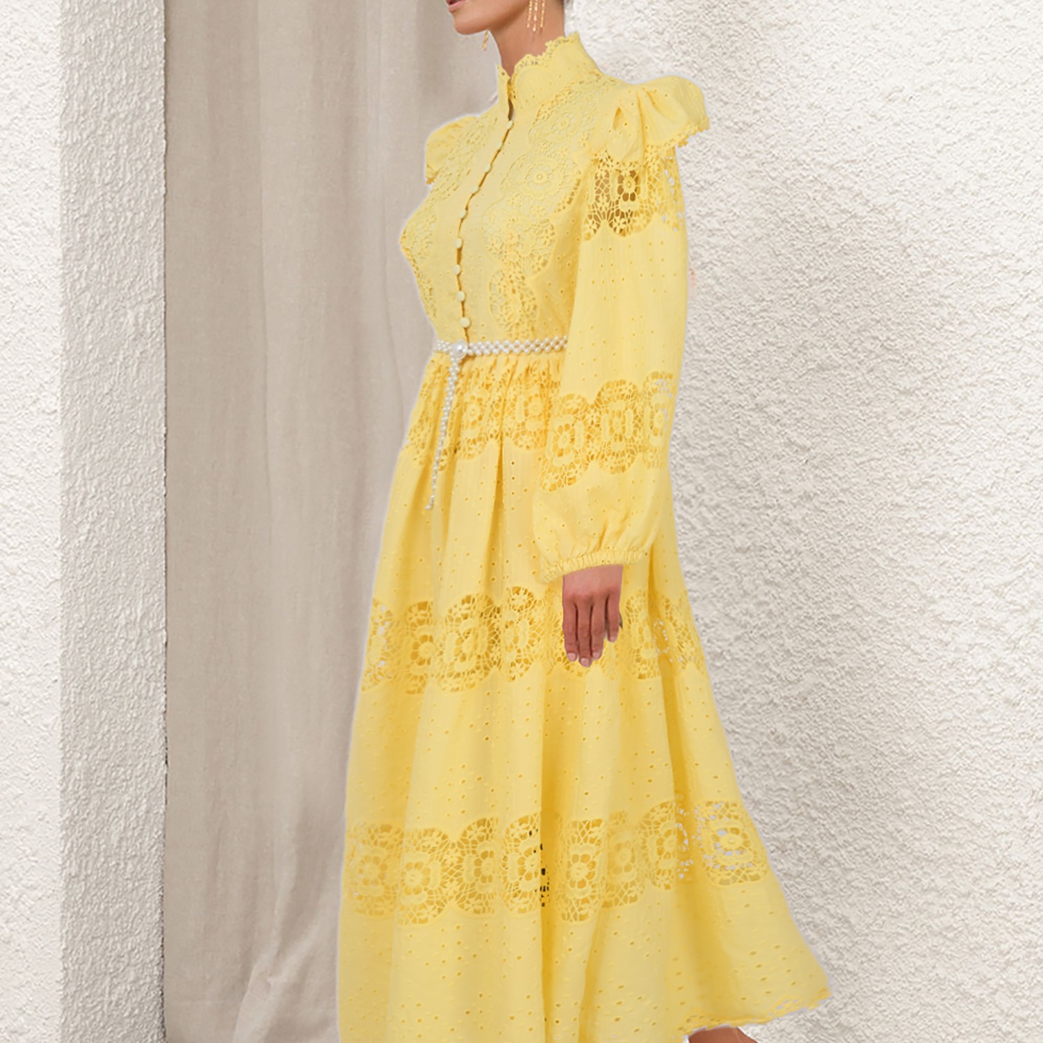 2024现货新款时尚文艺减龄重工刺绣镂空纯色长袖连衣裙配珍珠腰带