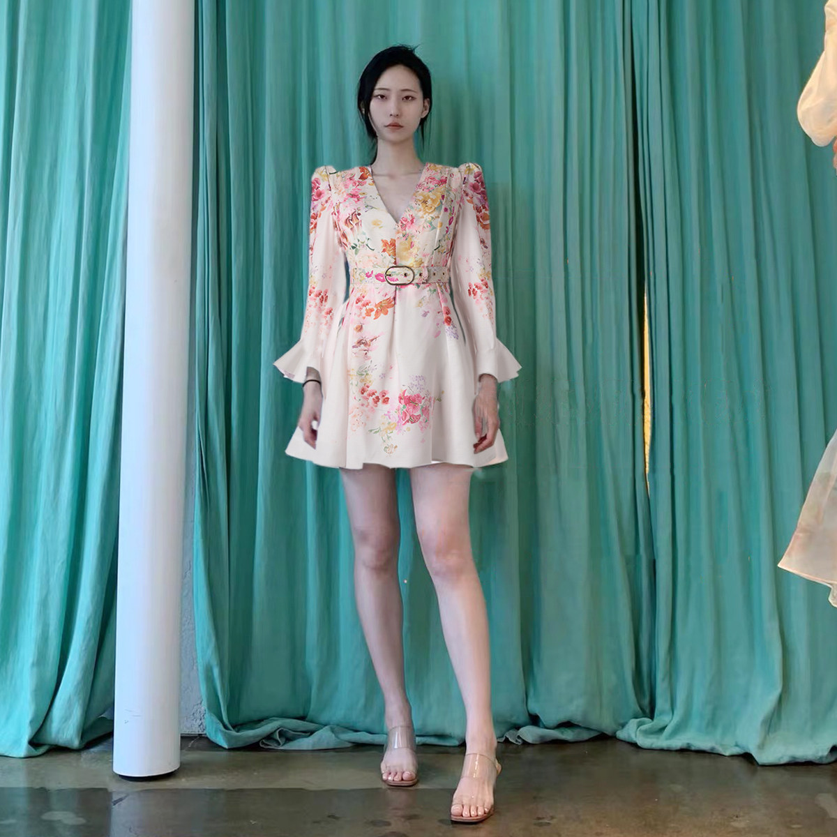 现货2024春夏新款喇叭袖印花连衣裙收腰显瘦配腰带度假气质短裙女