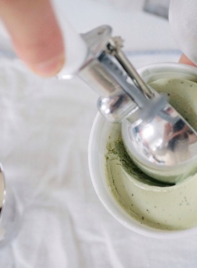 日本进口贝印白色柄冰激凌冰淇淋勺快速导热挖球勺6厘米