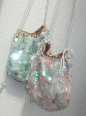 MJ小包-3！春夏新款高端亮片刺绣松紧收口小包斜挎包可爱复古女包