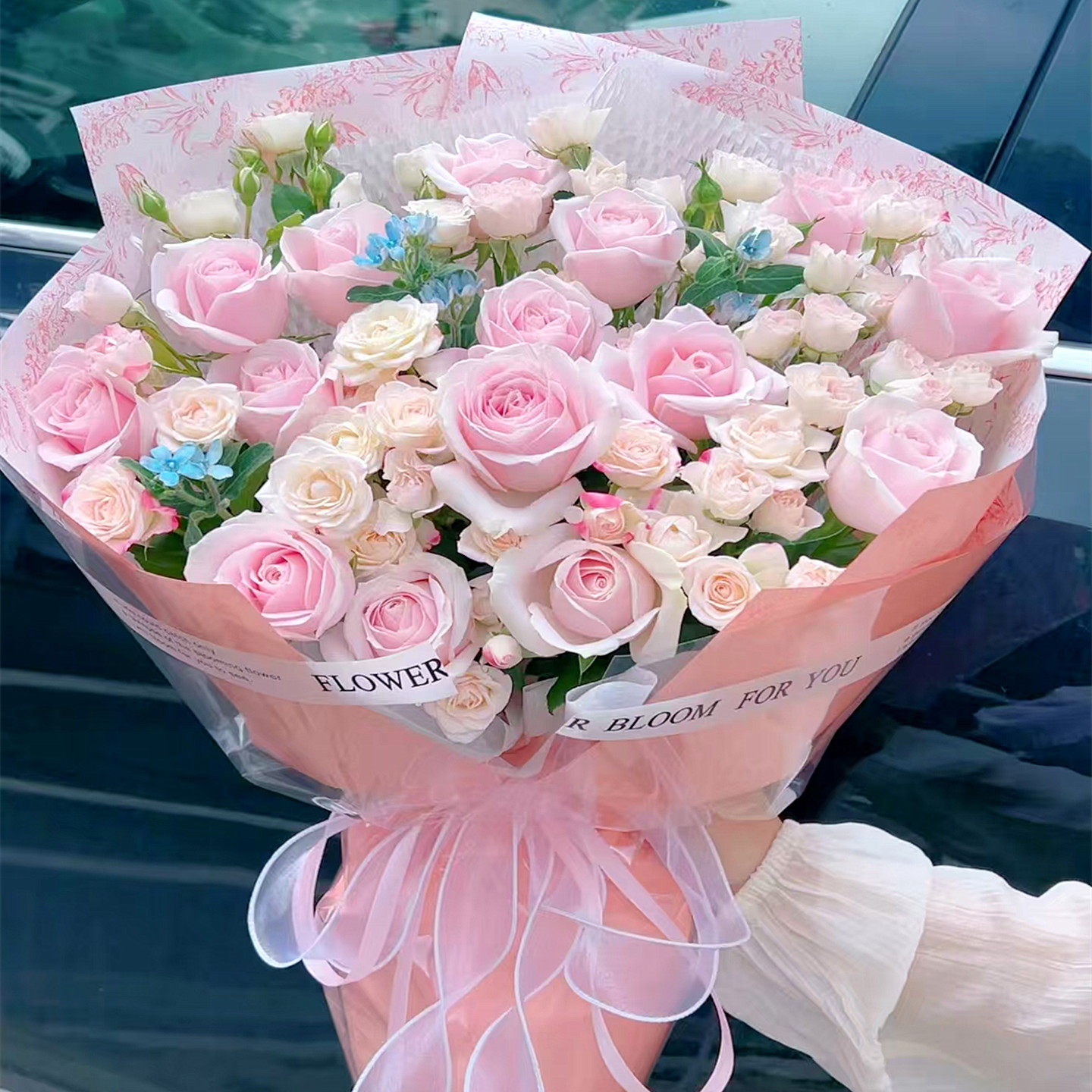 杭州鲜花店萧山滨江下沙临安余杭同城速递配送生日粉佳人百合花